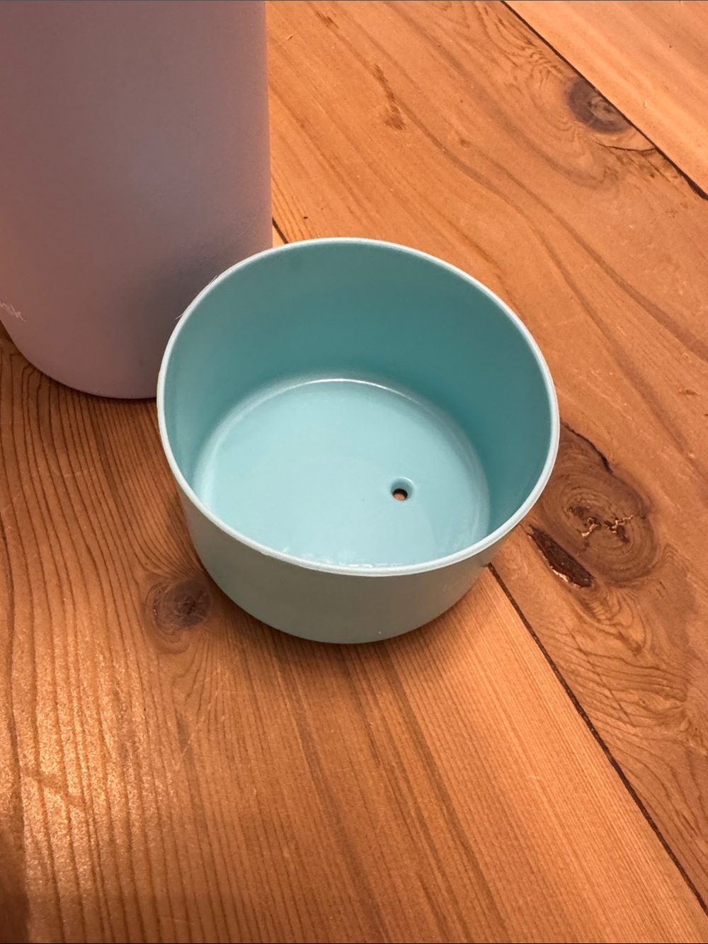 Hydro Flask Powder Lilac Bottle with Light Turquoise Accent and Black Lid, 20oz - Picture 4 of 4
